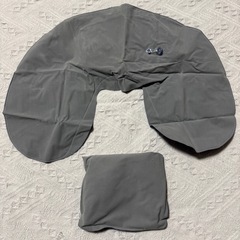 新品 未使用 ネックピロー 首枕 2段 飛行機 新幹線 旅行 収納袋付きの画像