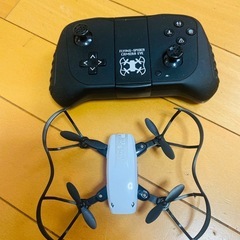 カメラ付きドローン　フライングスパイダーの画像