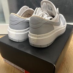 NIKE スニーカー エレベートの画像