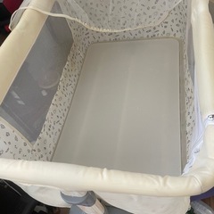 ベビーベッドの画像
