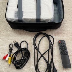 プロジェクター　リモコン付きの画像