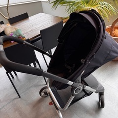 STOKKE ベビーカー
の画像