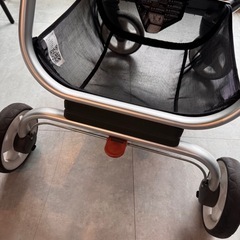 STOKKE ベビーカー
の画像