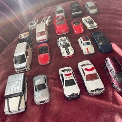 古いミニカーたくさんの画像