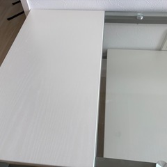 ガラステーブルの画像
