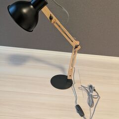 【¥1,950】天然木 デスクライト ブラック＋LED電球付き（美品）の画像