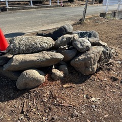 大きい石と小さな石の画像