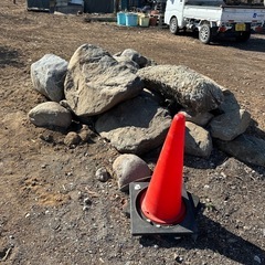 大きい石と小さな石の画像