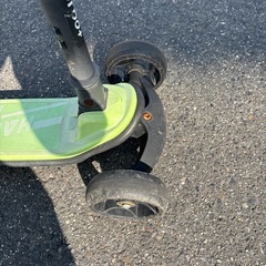 子ども用　光るキックボードの画像