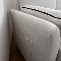 2月中の出品　
シミあり　　ライトグレーソファの画像