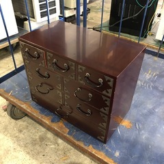 アンティーク調の木製小箪笥の画像