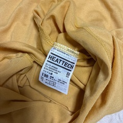 UNIQLO ヒートテック　130サイズ　山吹色の画像