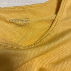 UNIQLO ヒートテック　130サイズ　山吹色の画像