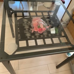 テーブル椅子2脚セットの画像