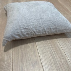 ニトリのクッション3個の画像