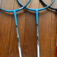 バトミントンラケット
4本セットで　ガット無しの画像