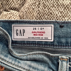 GAP GIRLFRIEND MID RISE デニム 25 ジーンズの画像