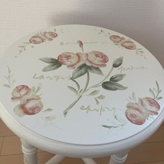 アンティーク風の椅子の画像