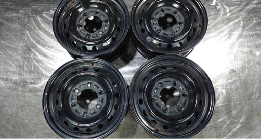 トヨタハイエース200型　鉄ホイール