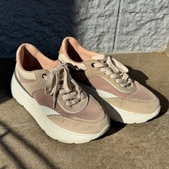 ZARA スニーカー 39（25cm相当）ピンク×ベージュ 使用少なめの画像