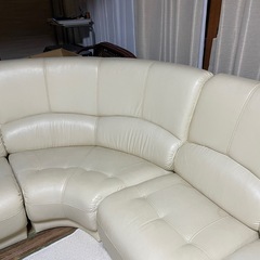 L字型革製ソファの画像
