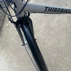 [使用浅 美品]Third Bikes サードバイクス カゴ付き クロスバイク 電動ライトの画像