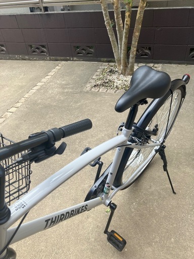 [使用浅 美品]Third Bikes サードバイクス カゴ付き クロスバイク 電動ライト