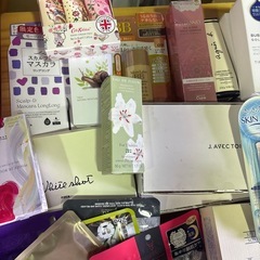 S  化粧品  1つ500円！！ の画像