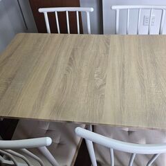 【0円/無料】4人用ダイニングテーブル（2023年購入）帰国のためお譲りします｜新宿区の画像
