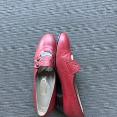 美品ヨシノヤ未使用ローヒールパンプス24.5cmレッドの画像