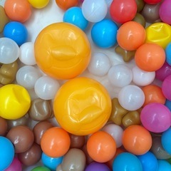 カラーボール　ボールプールの画像