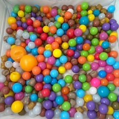 カラーボール　ボールプールの画像