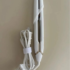 美品　KINUJO 絹女 ストレートヘアアイロン WORLD WIDE MODEL DS200 ホワイト　の画像