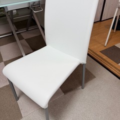 ニトリ昇降ガラステーブル（イス2脚付）の画像