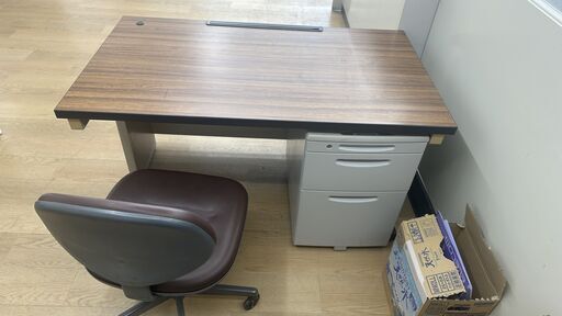 コクヨ(KOKUYO)製の平机と3段ワゴンのセット