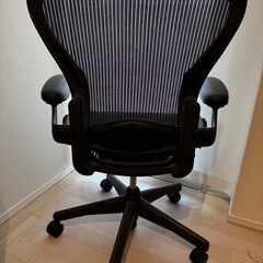 アーロンチェアの画像