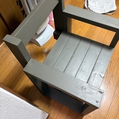 手作り木製椅子の画像