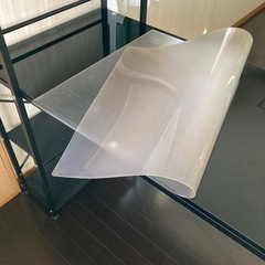 ガラステーブルの画像