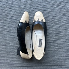 バリー　ブラック/ベージュ　コンビ　ローヒールパンプスの画像