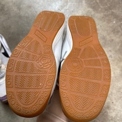 NIKE、hummelスニーカーの画像