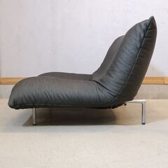 フランスのligne roset(リーンロゼ)のパスカル・ムールグ デザインCALIN(カラン) 1人掛けソファー/ギャッジ付きです。最高のくつろぎを得られるリクライニングソファー♪の画像