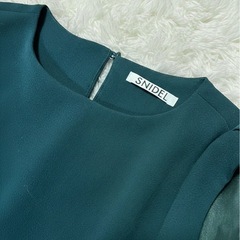 【極美品】SNIDEL スナイデル シアスリーブフレアワンピース ダークグリーンの画像