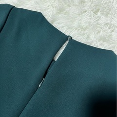 【極美品】SNIDEL スナイデル シアスリーブフレアワンピース ダークグリーンの画像