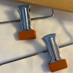 スカート/ズボン挟み付き木製ハンガー　2点セットの画像