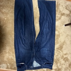 GUとユニクロジーンズの画像