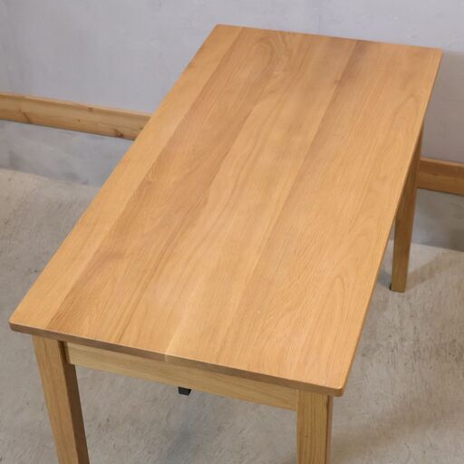 人気のMUJI(無印良品)のオーク材パーソナルデスクです。シンプルでオシャレなデザインとナチュラルな質感がインテリアのアクセントになる