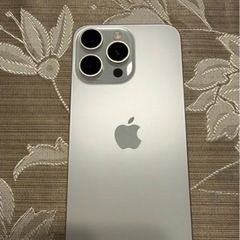 iPhone 15 Pro 265GB チタニウム 美品 SIMフリーの画像