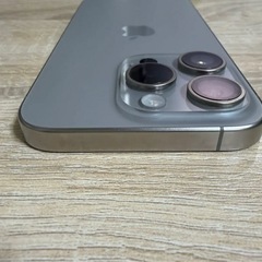 iPhone 15 Pro 265GB チタニウム 美品 SIMフリーの画像