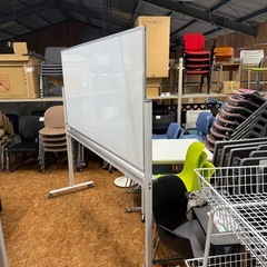 定価8万 ホーロー　ホワイトボード脚付き　　トヨスチールの画像