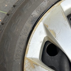 スタッドレスタイヤ　175/65 R15 ワンシーズンのみ使用の画像